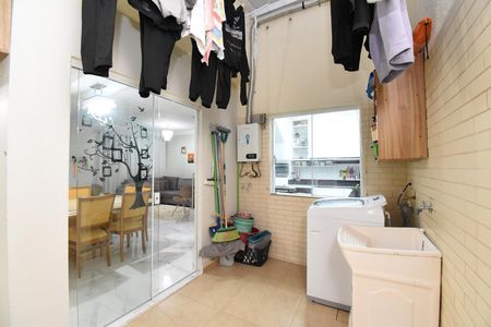 Casa de condomínio à venda com 220m², 3 quartos e 2 vagasÁrea de Serviço