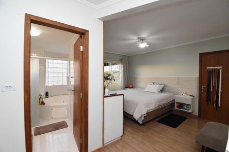 Casa de condomínio à venda com 220m², 3 quartos e 2 vagasSuíte