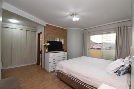 Casa de condomínio à venda com 220m², 3 quartos e 2 vagasSuíte