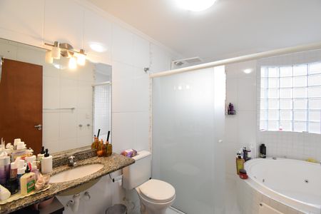 Casa de condomínio à venda com 220m², 3 quartos e 2 vagasSuíte