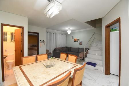 Casa de Condomínio à venda com 3 quartos, 220m² em Uberaba, Curitiba