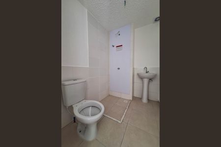 Banheiro de apartamento para alugar com 2 quartos, 50m² em Várzea das Mocas, São Gonçalo