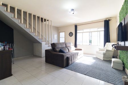 Casa à venda com 3 quartos, 125m² em Vila Santo Estefano, São Paulo