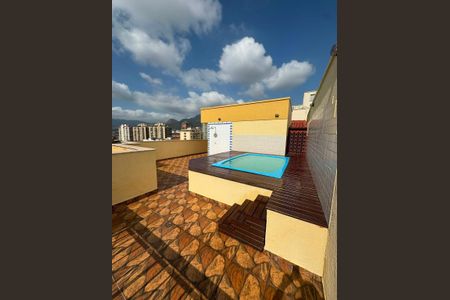 Apartamento à venda com 165m², 3 quartos e 2 vagas Apartamento à venda com 165m², 3 quartos e 2 vagasPiscina