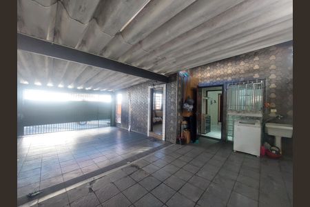Casa para alugar com 117m², 2 quartos e 4 vagas Casa para alugar com 117m², 2 quartos e 4 vagasGaragem / Área de Serviço