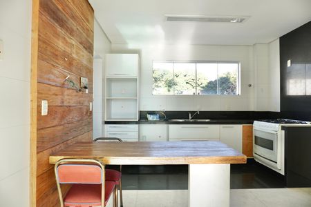 Apartamento à venda com 135m², 4 quartos e 2 vagas Apartamento à venda com 135m², 4 quartos e 2 vagasCozinha