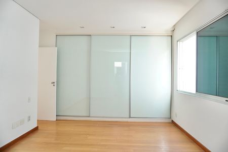 Apartamento à venda com 135m², 4 quartos e 2 vagas Apartamento à venda com 135m², 4 quartos e 2 vagasSuíte 2