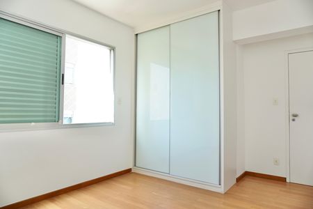 Apartamento à venda com 135m², 4 quartos e 2 vagas Apartamento à venda com 135m², 4 quartos e 2 vagasQuarto 2