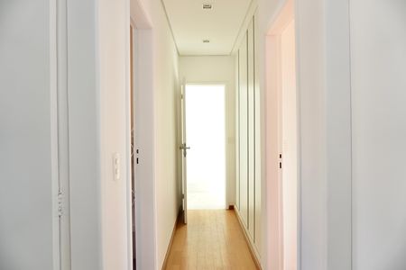 Apartamento à venda com 135m², 4 quartos e 2 vagas Apartamento à venda com 135m², 4 quartos e 2 vagasCorredor
