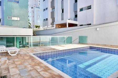Apartamento à venda com 135m², 4 quartos e 2 vagas Apartamento à venda com 135m², 4 quartos e 2 vagasÁrea comum - Piscina