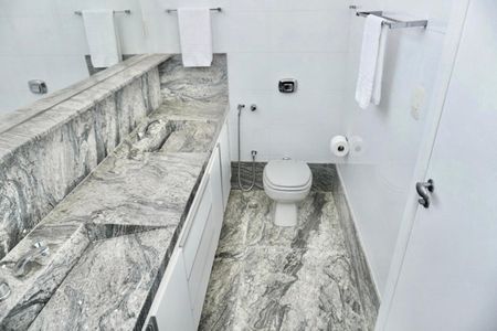 Apartamento à venda com 135m², 4 quartos e 2 vagas Apartamento à venda com 135m², 4 quartos e 2 vagasBanheiro da Suíte 2