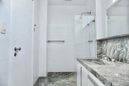 Apartamento à venda com 135m², 4 quartos e 2 vagas Apartamento à venda com 135m², 4 quartos e 2 vagasBanheiro da Suíte 2
