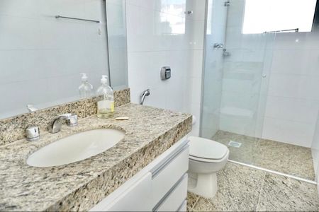 Apartamento à venda com 135m², 4 quartos e 2 vagas Apartamento à venda com 135m², 4 quartos e 2 vagasBanheiro Social