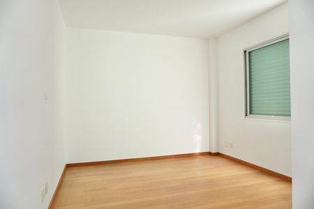 Apartamento à venda com 135m², 4 quartos e 2 vagas Apartamento à venda com 135m², 4 quartos e 2 vagasQuarto 2
