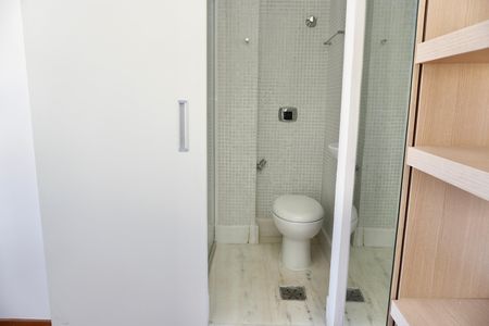 Apartamento à venda com 135m², 4 quartos e 2 vagas Apartamento à venda com 135m², 4 quartos e 2 vagasBanheiro da Suíte 1