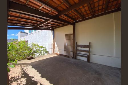 Casa para alugar com 500m², 2 quartos e 2 vagas