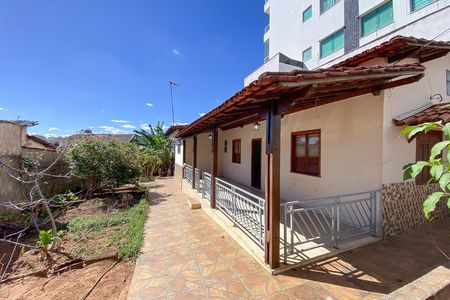 Casa para alugar com 500m², 2 quartos e 2 vagas