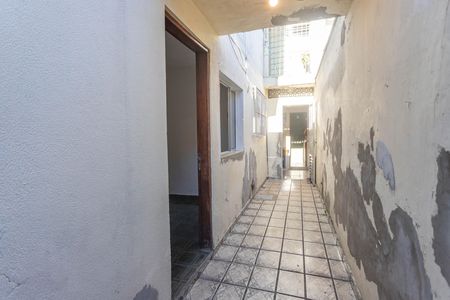 Entrada de casa para alugar com 2 quartos, 0m² em Jardim Miriam, São Paulo