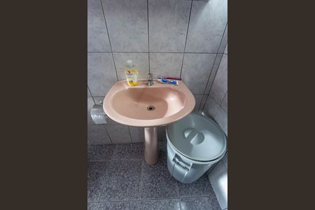 Lavabo  de casa para alugar com 3 quartos, 0m² em Jardim Miriam, São Paulo