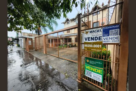 Fachada de casa de condomínio à venda com 2 quartos, 112m² em Tristeza, Porto Alegre
