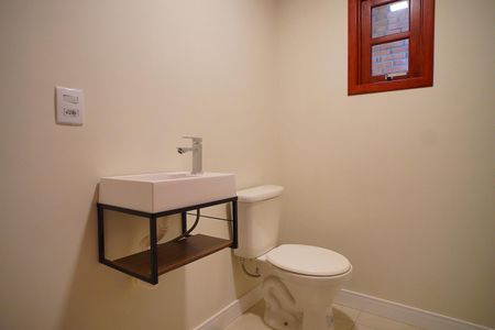 Lavabo de casa de condomínio à venda com 2 quartos, 112m² em Tristeza, Porto Alegre