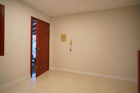 Sala de casa de condomínio à venda com 2 quartos, 112m² em Tristeza, Porto Alegre