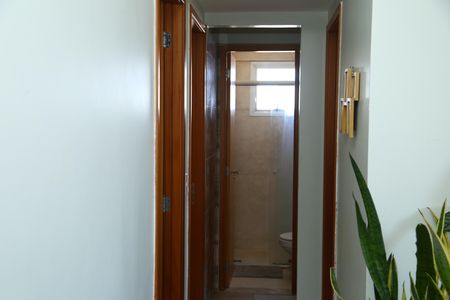 Corredor de apartamento à venda com 3 quartos, 90m² em Setor Leste Vila Nova, Goiânia