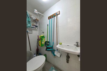 Apartamento à venda com 100m², 2 quartos e 1 vaga Apartamento à venda com 100m², 2 quartos e 1 vagaBanheiro de serviço
