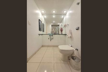 Apartamento à venda com 100m², 2 quartos e 1 vaga Apartamento à venda com 100m², 2 quartos e 1 vagaBanheiro Social