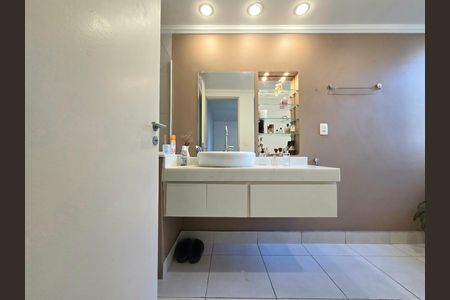 Apartamento à venda com 100m², 2 quartos e 1 vaga Apartamento à venda com 100m², 2 quartos e 1 vagaBanheiro da Suíte