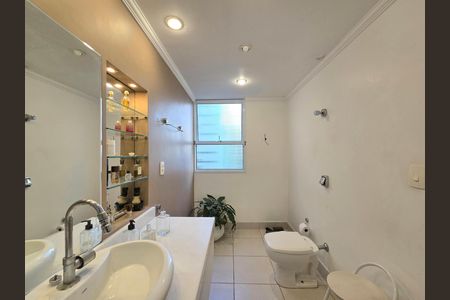 Apartamento à venda com 100m², 2 quartos e 1 vaga Apartamento à venda com 100m², 2 quartos e 1 vagaBanheiro da Suíte