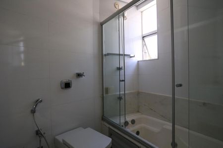 Banheiro da Suíte de apartamento para alugar com 1 quarto, 55m² em Cruzeiro, Belo Horizonte