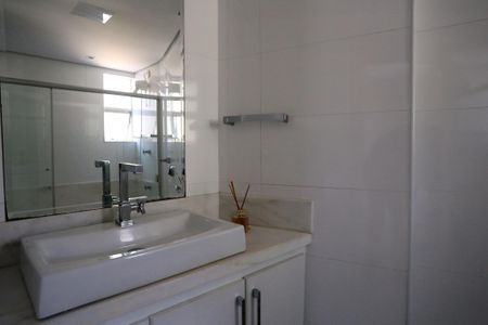 Banheiro da Suíte de apartamento para alugar com 1 quarto, 55m² em Cruzeiro, Belo Horizonte