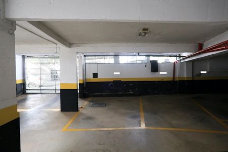 Garagem de apartamento para alugar com 1 quarto, 55m² em Cruzeiro, Belo Horizonte
