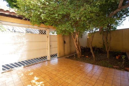 Garagem de casa para alugar com 3 quartos, 290m² em Vila Mangalot, São Paulo