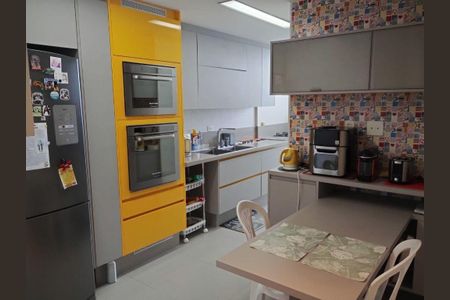 Apartamento à venda com 245m², 3 quartos e 3 vagas
