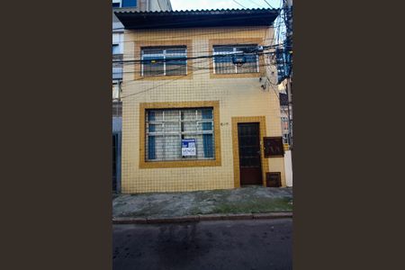 Casa à venda com 300m², 12 quartos e 1 vaga Casa à venda com 300m², 12 quartos e 1 vagaFachada