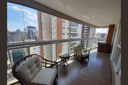 Apartamento à venda com 128m², 3 quartos e 4 vagas Apartamento à venda com 128m², 3 quartos e 4 vagasVaranda