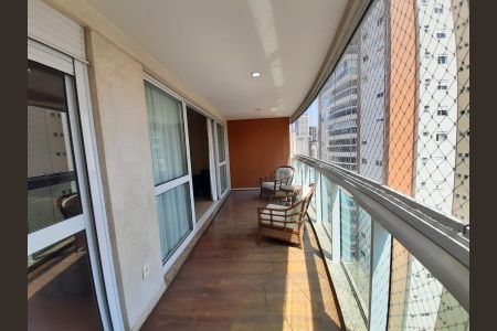 Apartamento à venda com 128m², 3 quartos e 4 vagas Apartamento à venda com 128m², 3 quartos e 4 vagasVaranda
