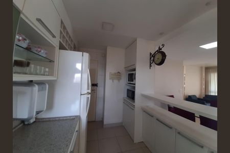 Apartamento à venda com 128m², 3 quartos e 4 vagas Apartamento à venda com 128m², 3 quartos e 4 vagasCozinha