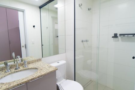 Banheiro de kitnet/studio à venda com 1 quarto, 24m² em Vila Guarani (zona Sul), São Paulo