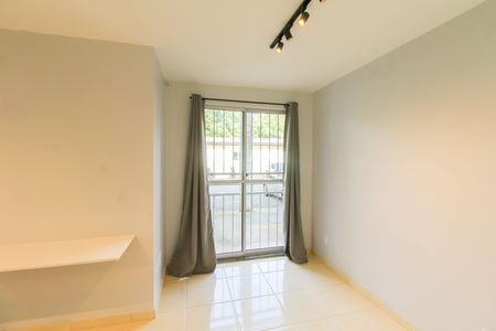 Sala de apartamento à venda com 2 quartos, 45m² em Olaria, Canoas