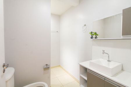 Banheiro de apartamento à venda com 2 quartos, 45m² em Olaria, Canoas
