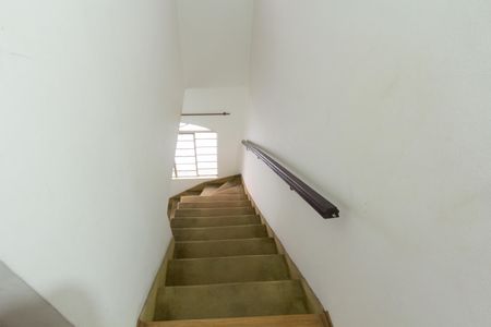 Escada de casa para alugar com 2 quartos, 88m² em Itaim Bibi, São Paulo