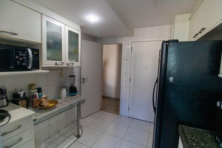 Apartamento para alugar com 140m², 3 quartos e 2 vagas Apartamento para alugar com 140m², 3 quartos e 2 vagasCozinha e Área de Serviço