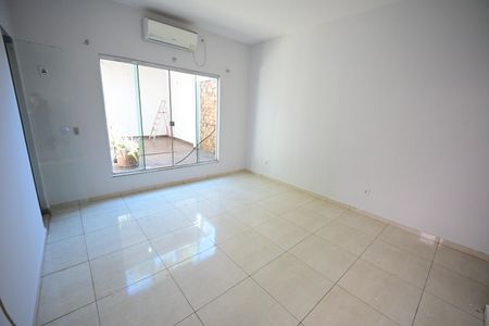 Casa à venda com 160m², 3 quartos e 3 vagas