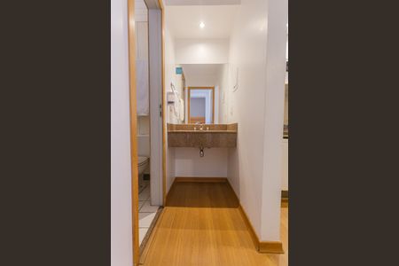 Banheiro Social de kitnet/studio à venda com 1 quarto, 38m² em Lourdes, Belo Horizonte