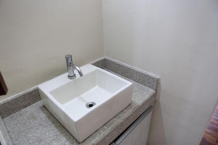 Banheiro de apartamento para alugar com 3 quartos, 76m² em Sta Cruz Ind, Contagem