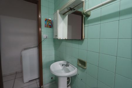 Banheiro de casa para alugar com 1 quarto, 28m² em Jardim Planalto, São Paulo