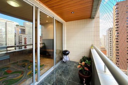 Apartamento à venda com 257m², 4 quartos e 2 vagas Apartamento à venda com 257m², 4 quartos e 2 vagasVaranda da Sala